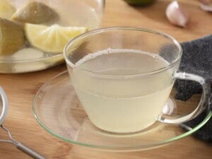 Té de limón con ajo Té de limón con ajo