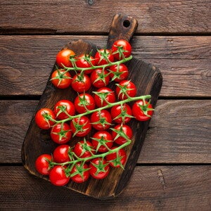 Huevo a las hierbas con tomate cherry y chayote Huevo a las hierbas con tomate cherry y chayote